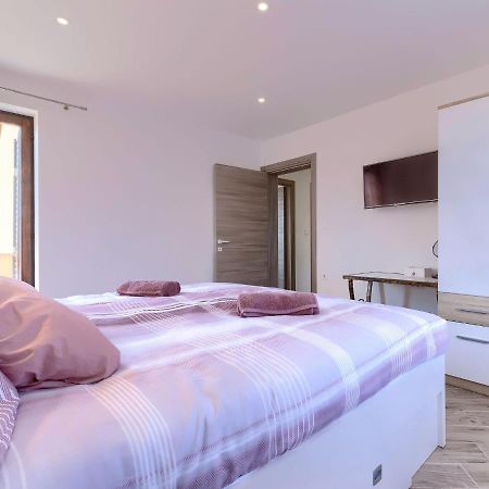 Apartment Joy By Interhome Pula Bagian luar foto