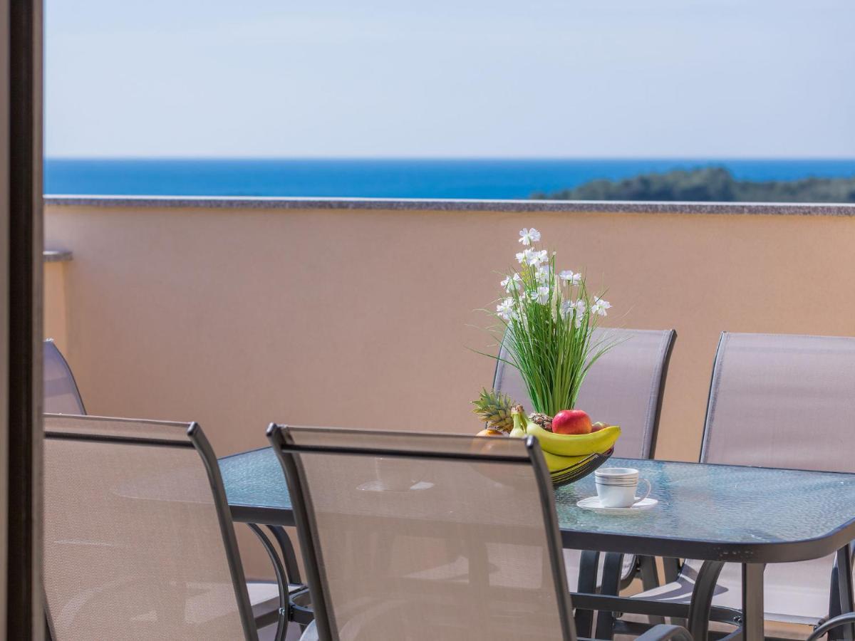 Apartment Joy By Interhome Pula Bagian luar foto