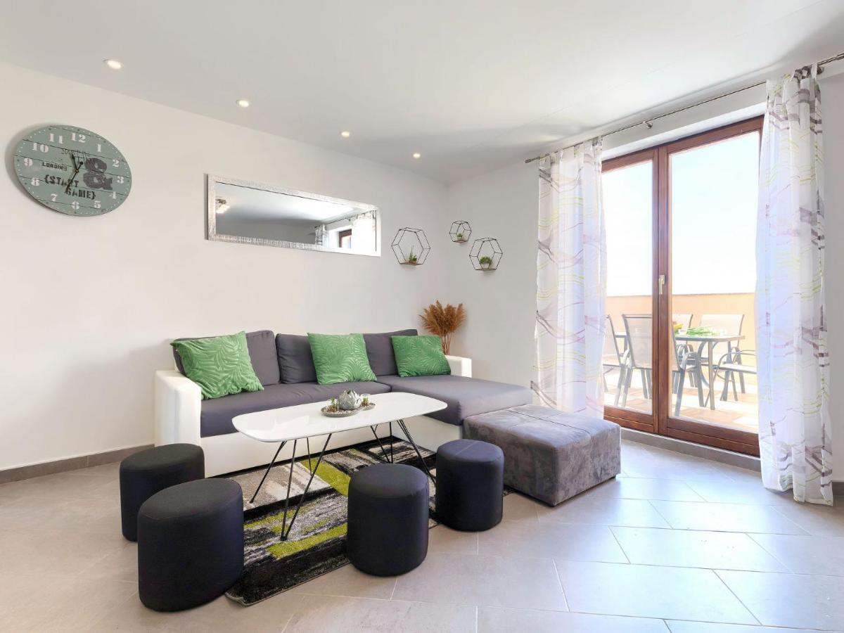 Apartment Joy By Interhome Pula Bagian luar foto