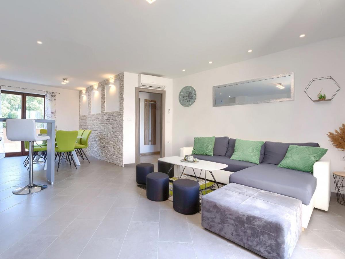 Apartment Joy By Interhome Pula Bagian luar foto