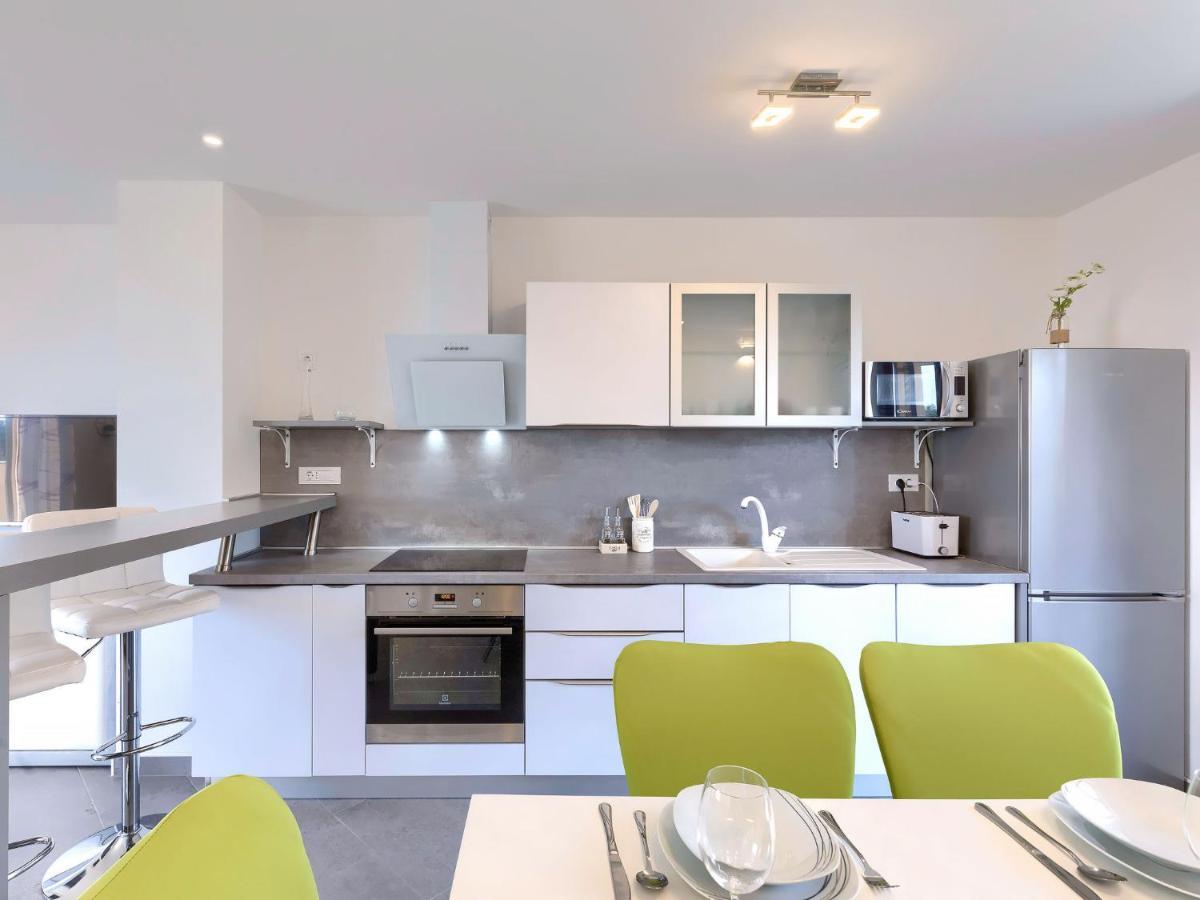 Apartment Joy By Interhome Pula Bagian luar foto