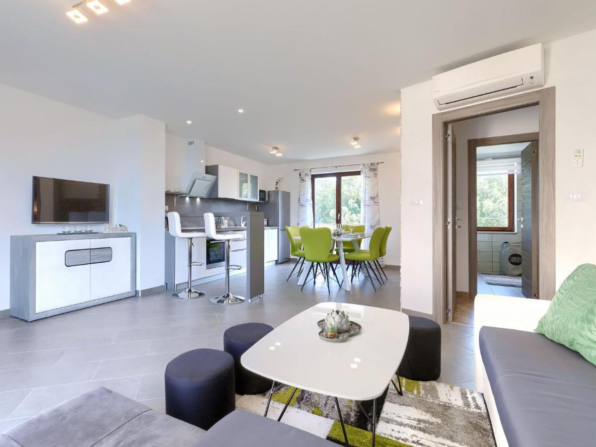 Apartment Joy By Interhome Pula Bagian luar foto