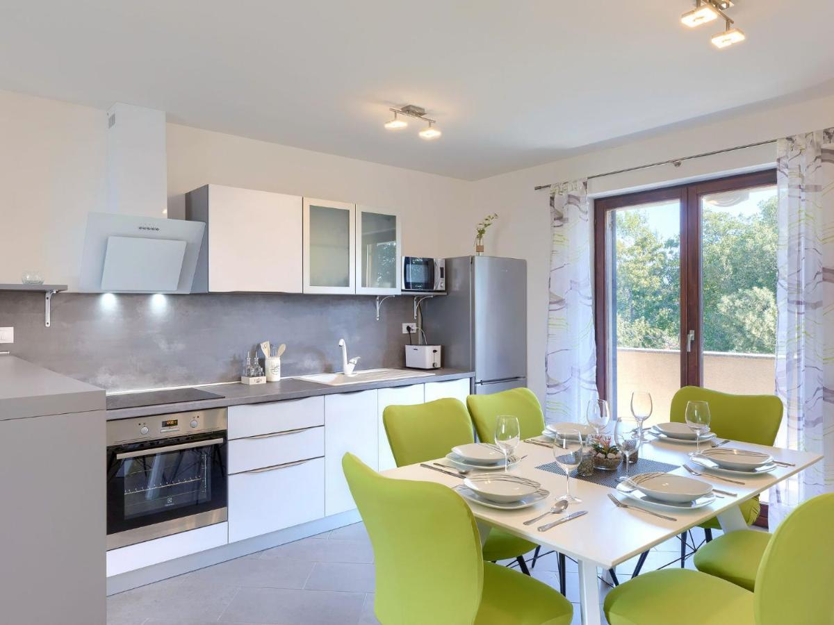 Apartment Joy By Interhome Pula Bagian luar foto