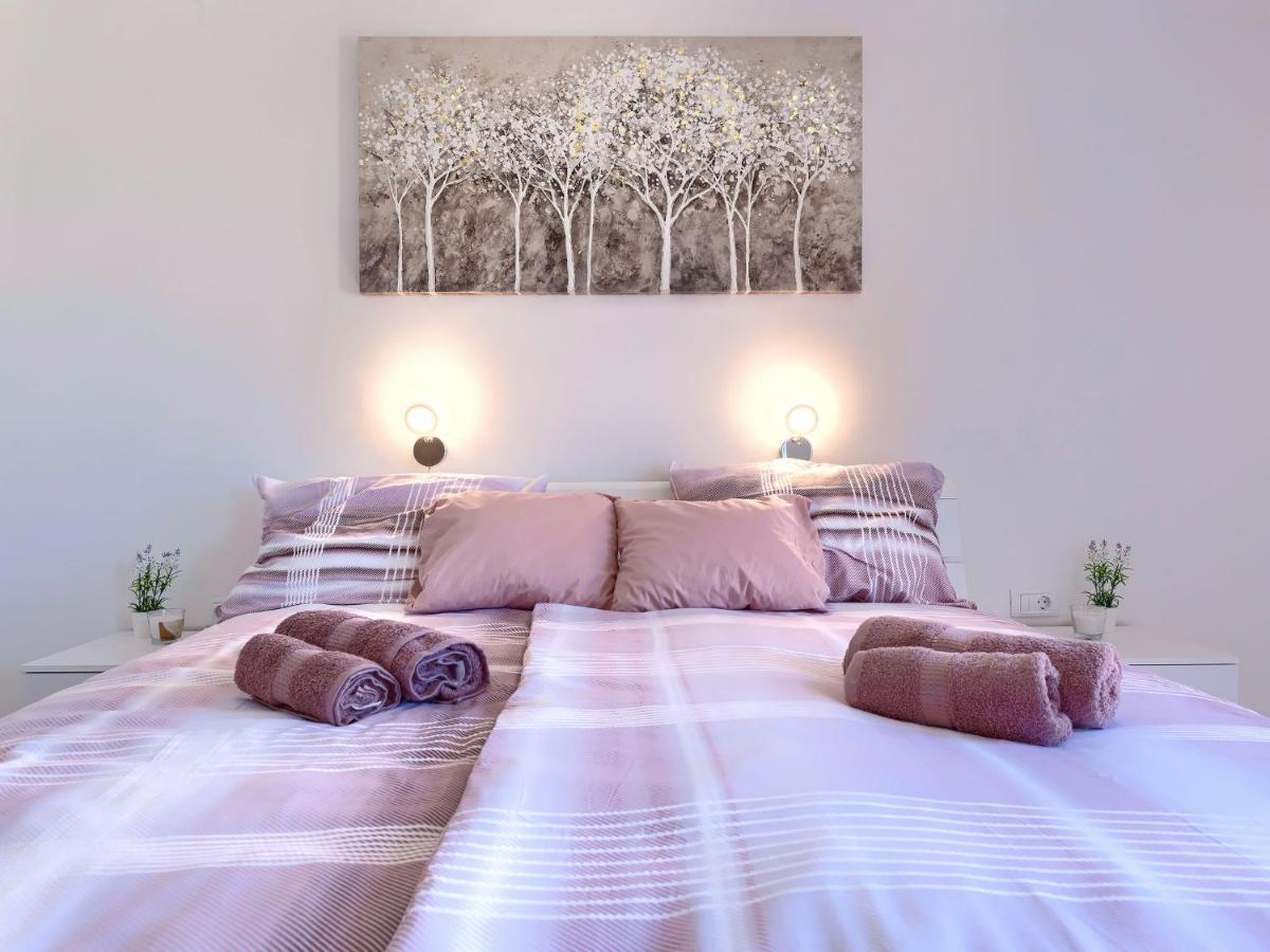 Apartment Joy By Interhome Pula Bagian luar foto