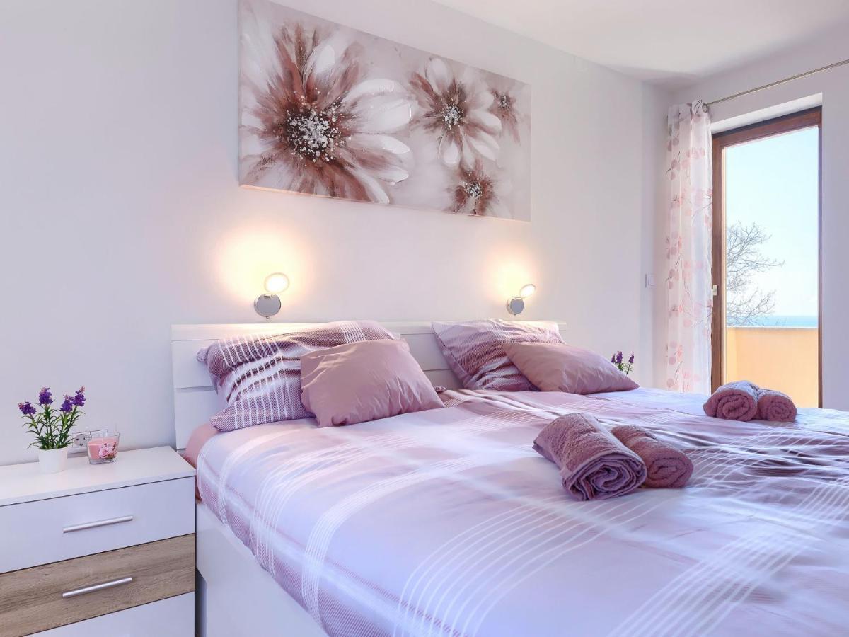 Apartment Joy By Interhome Pula Bagian luar foto