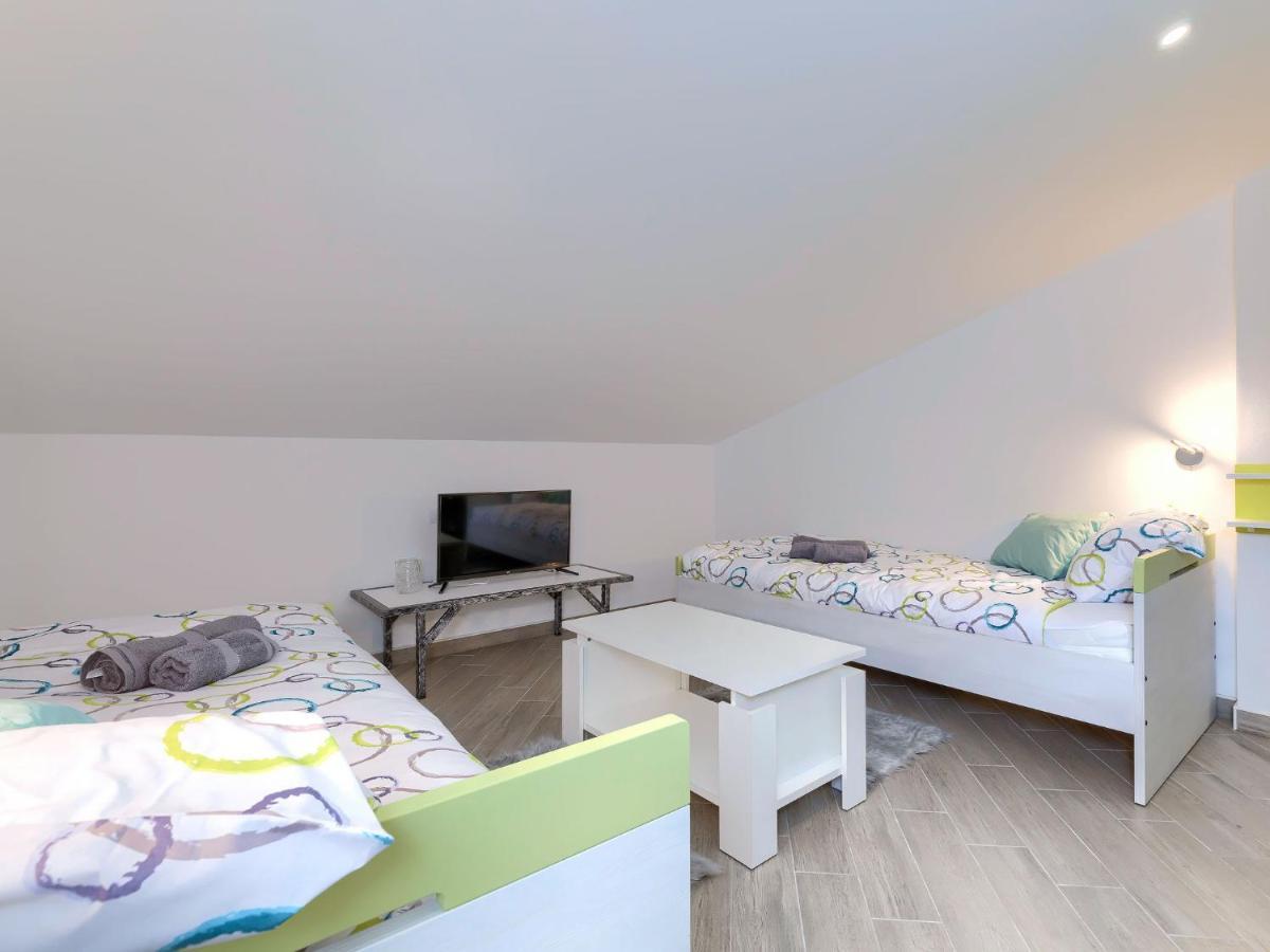Apartment Joy By Interhome Pula Bagian luar foto